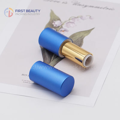 Plastik ve alüminyumdan yapay bir boş ruj tüpü